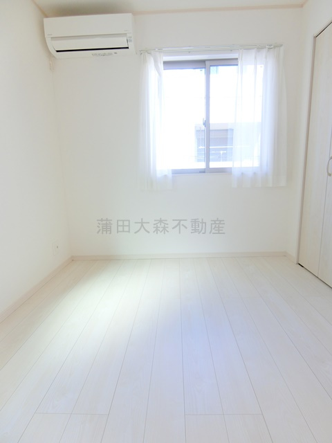 kolet久が原の洗面所|窓付きの洗面所　独立洗面台　室内洗濯機置き場