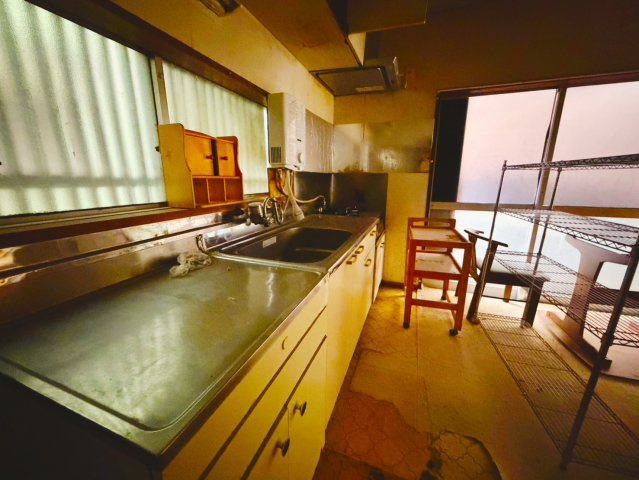 日高市高萩中古住宅のキッチン