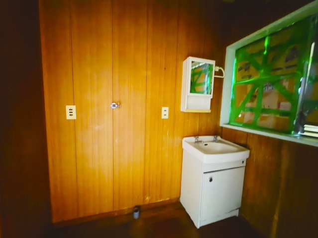 日高市高萩中古住宅の独立洗面台