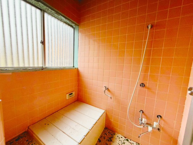 日高市高萩中古住宅の浴室