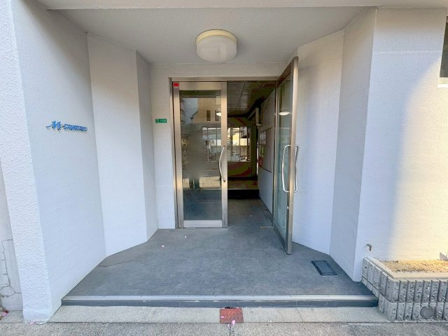 M：COURT南方のエントランス