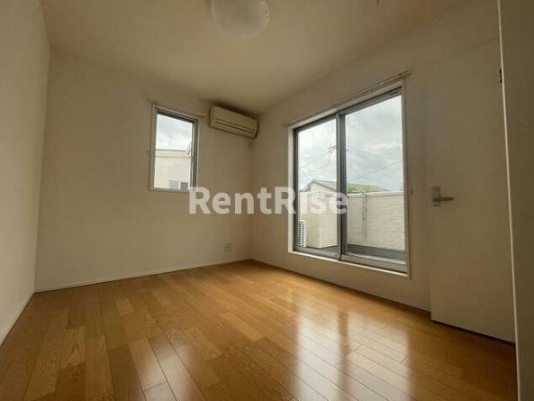 木曽川町内割田貸中古戸建の居間・リビング