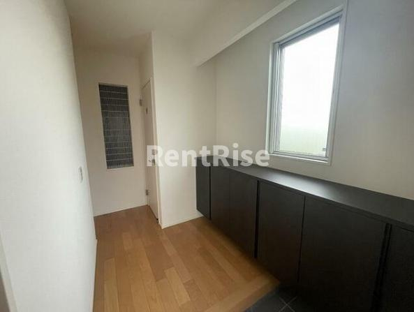 木曽川町内割田貸中古戸建の居間・リビング