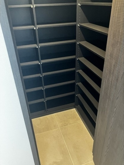 港区海岸１丁目の賃貸マンションの玄関|シューズインクローゼット