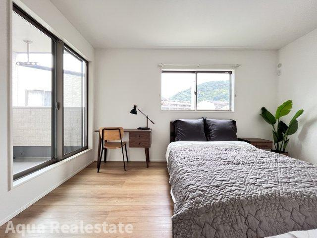 オール電化デザイナーズハウス丸亀市津森町⑧の寝室|寝室にもご利用いただける居室スペースです。