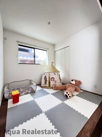 オール電化デザイナーズハウス丸亀市津森町⑧の子供部屋|子供部屋にもちょうどいい大きさのお部屋です。