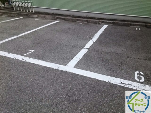 サンエイトDの駐車場