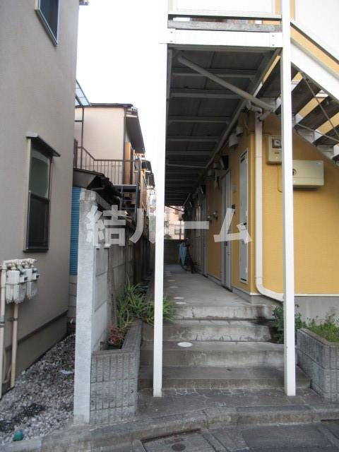 豊島区東池袋５丁目のアパートのエントランス