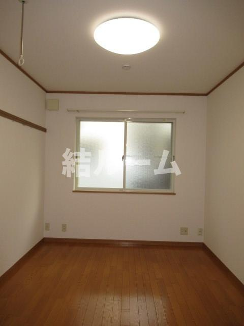 豊島区東池袋５丁目のアパートの居間・リビング