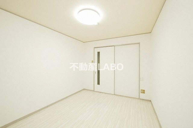 ローズリーフ平野の洋室