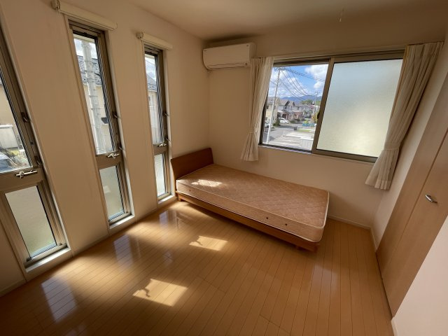 中古戸建・中古住宅　郡山市安積町成田西前坂　オール電化住宅　安積二小・安積二中の洋室