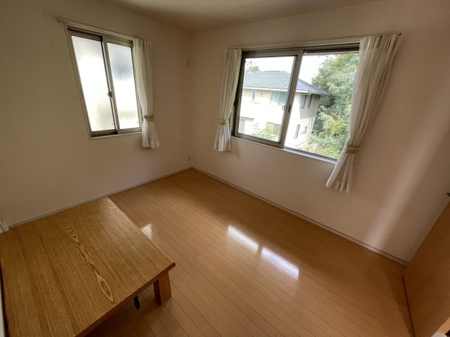 中古戸建・中古住宅　郡山市安積町成田西前坂　オール電化住宅　安積二小・安積二中の洋室