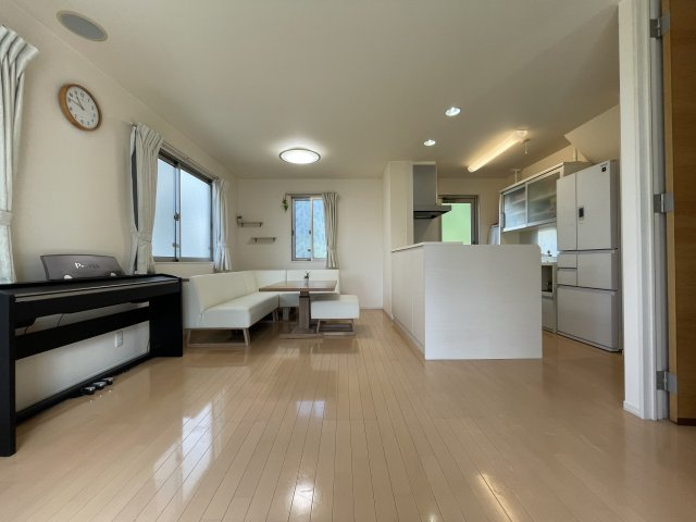 中古戸建・中古住宅　郡山市安積町成田西前坂　オール電化住宅　安積二小・安積二中の居間・リビング