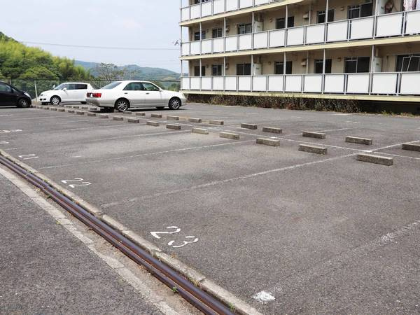 ビレッジハウス旭ヶ丘2号棟の駐車場