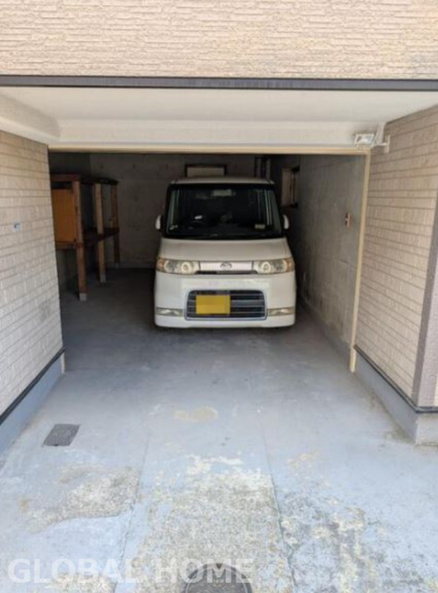 東大阪市中石切町　中古戸建の駐車場