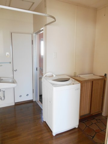 想定賃料年1268万　想定利回り20.14％　RC一棟マンションの玄関