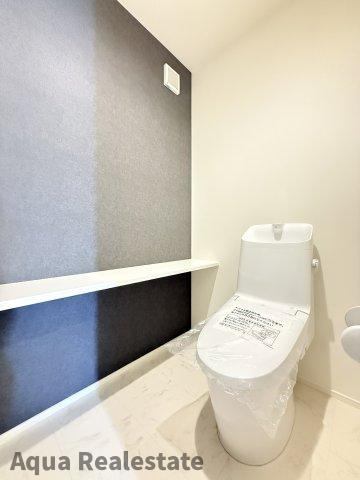 オール電化デザイナーズハウス高松市三谷町④のトイレ|ゆったりとした空間のトイレです