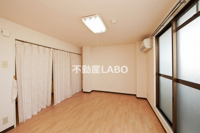 ミタカホーム7番の居間・リビング