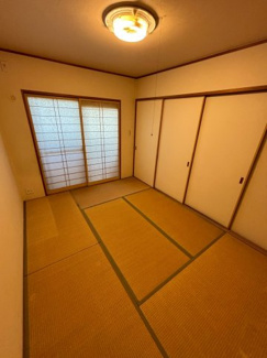 【和室】 | グランパル西原 | 6帖和室　奥行きのある押入れ収納付き