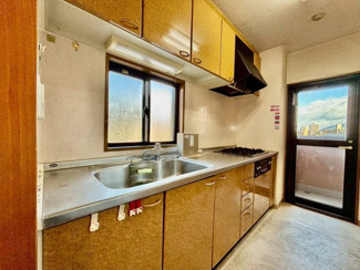 【キッチン】 | グランパル西原 | 勝手口のあるキッチン　窓もあり換気もできます