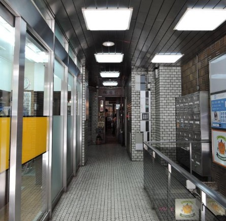 丸寿ビルディングのエントランス