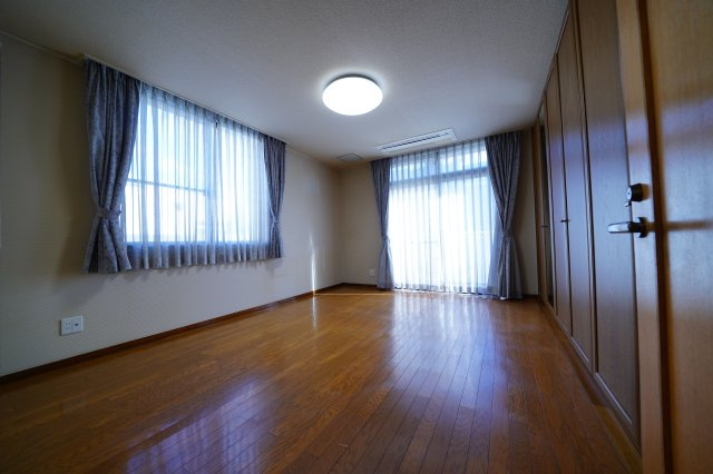 【洋室】 | 持田町1-131-2 | 2F