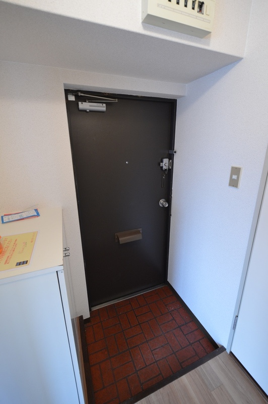 サン・ホワイティ豊里の玄関