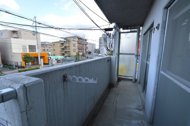 サン・ホワイティ豊里のバルコニー