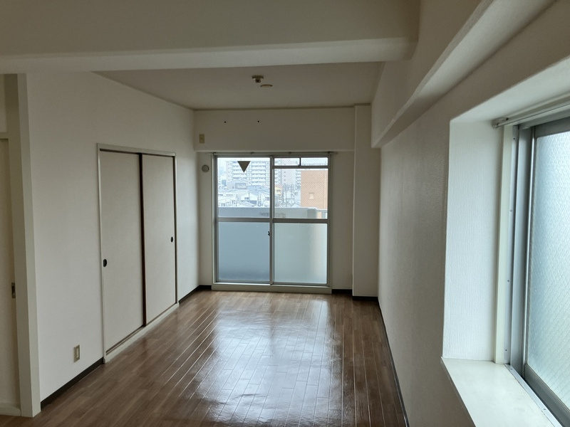 サン・ホワイティ豊里の居間・リビング