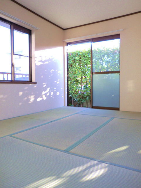 メゾンシェラの和室|★２面採光の和室★