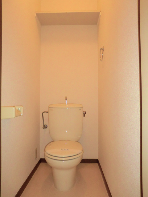 メゾンシェラのトイレ|★上部棚付のトイレ★