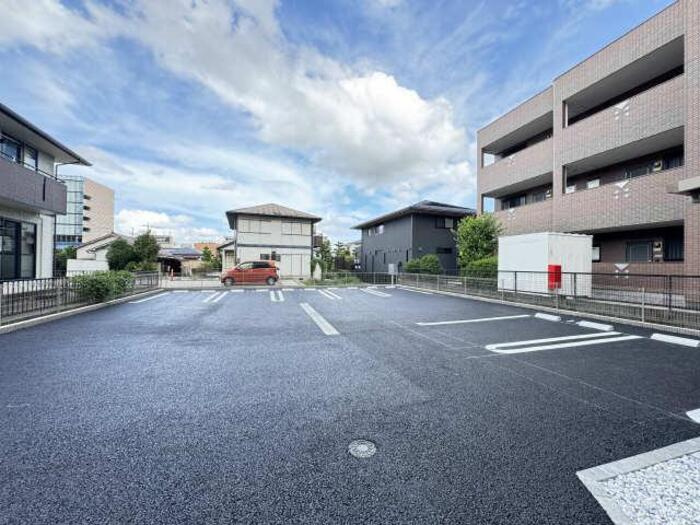 プラム86の駐車場