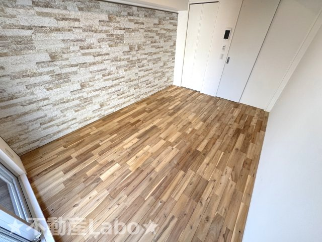 徳島市南内町２丁目の賃貸マンションの洋室