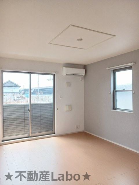 ボヌール旭野の居間・リビング