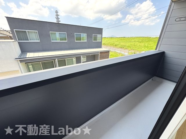 徳島市上吉野町３丁目のテラスのバルコニー