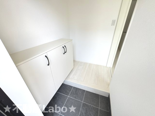 徳島市上吉野町３丁目のテラスの玄関