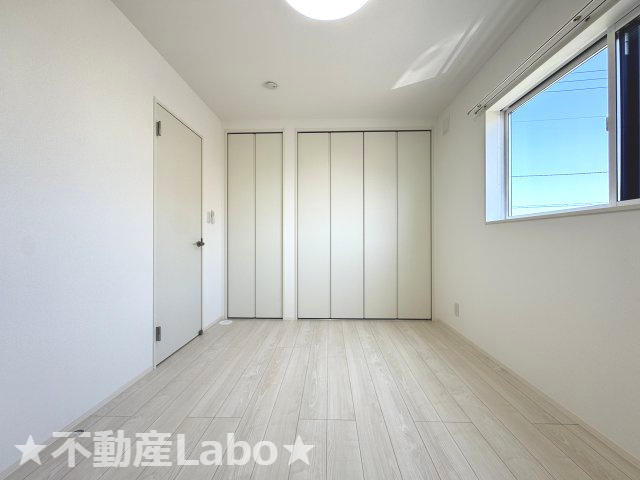 徳島市上吉野町３丁目のテラスの洋室