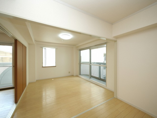 シャトルⅡの居間・リビング