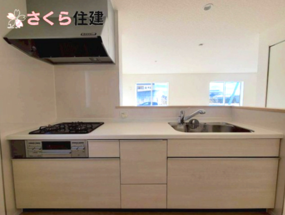 クレイドルガーデン那須塩原市下厚崎第2　2号棟のキッチン|三口コンロや浄水付き水栓など充実の設備が揃ったキッチンになります◎