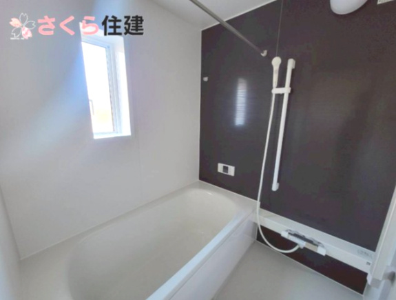 クレイドルガーデン那須塩原市下厚崎第2　2号棟の内観：施工例|同社施工物件の写真です。雨の日や湿気の多い梅雨時期などに重宝する浴室暖房乾燥機付きです