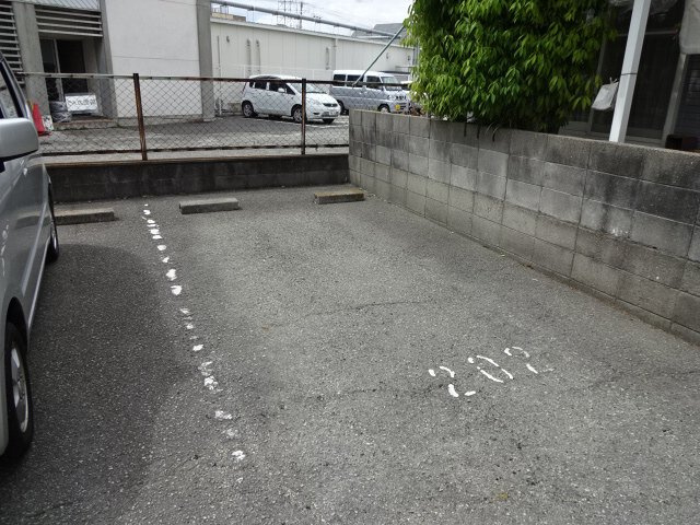 サティ宝殿の駐車場