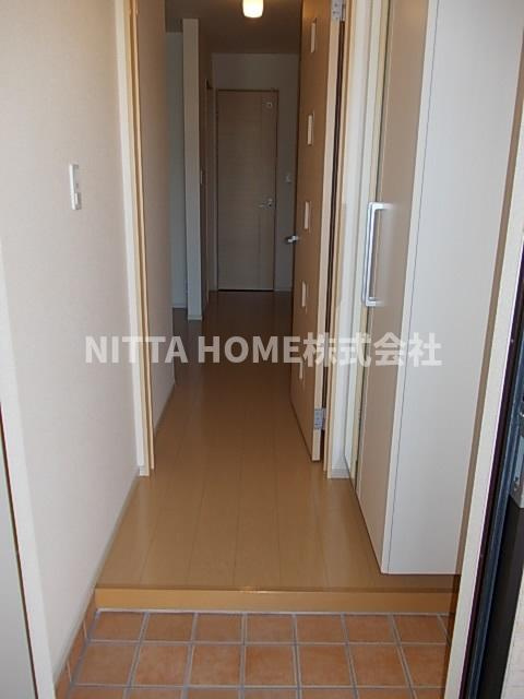 サンリットタウン日高Ⅲの玄関|広いスペースの玄関です♪