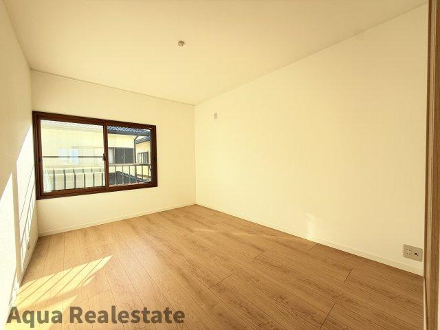 高松市成合町　リノベ住宅の寝室|ゆとりの広さです