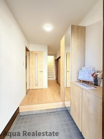 高松市成合町　リノベ住宅の玄関|毎日通る玄関はこちらです