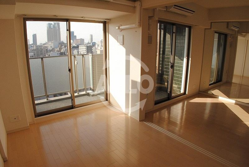 エステムプラザ難波WESTⅡプレディアの居間・リビング|エステムプラザ難波WESTIIプレディア 洋室