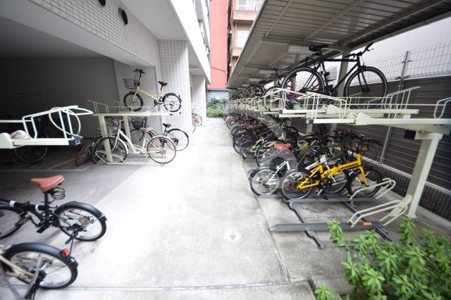 エステムプラザ難波WESTⅡプレディアのその他共用部分|エステムプラザ難波WESTIIプレディア　駐輪場