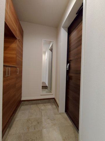 La maison marronの玄関