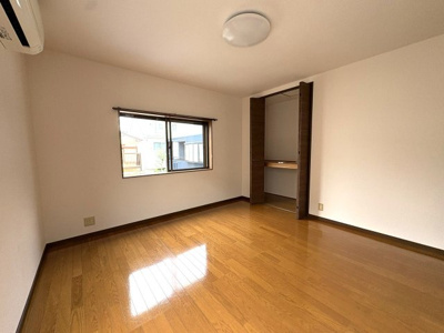 【洋室】 | 中古一戸建　高知市竹島町 | ２階洋室