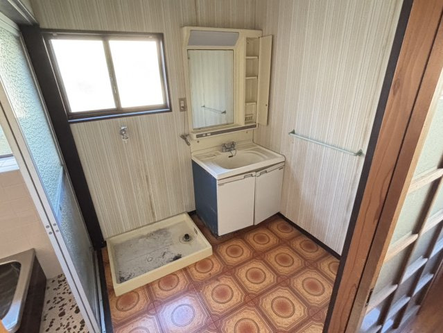 中岡町五丁目 5DK中古住宅 敷地面積100坪の洗面所