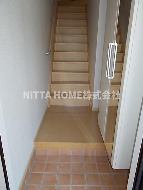 メゾンみやびＥの玄関|広いスペースの玄関です★